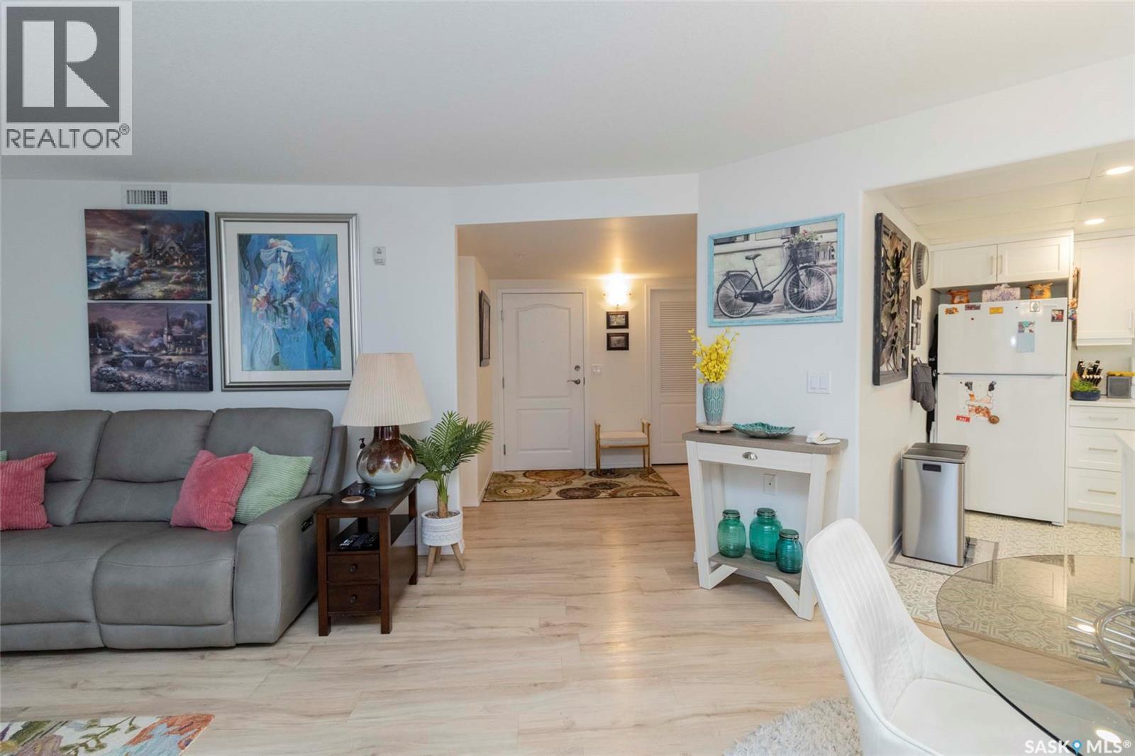 Single Family House High rise for Sale in   Acadia DRIVE Saskatoon 