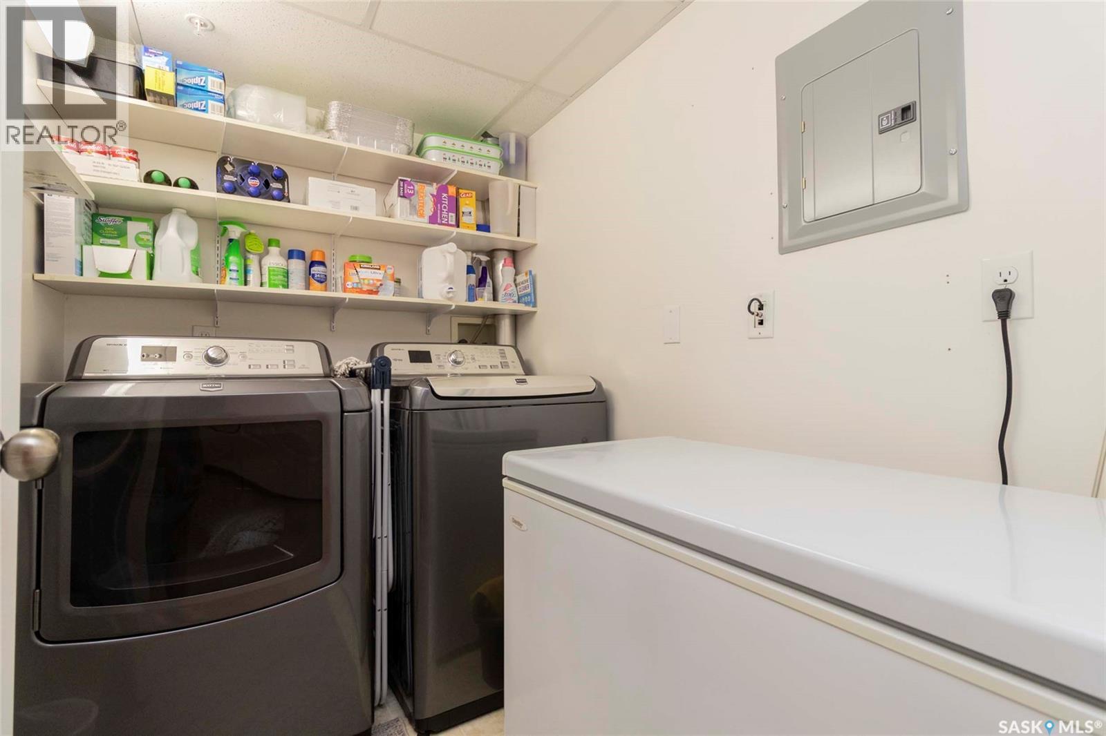 Single Family House High rise for Sale in   Acadia DRIVE Saskatoon 