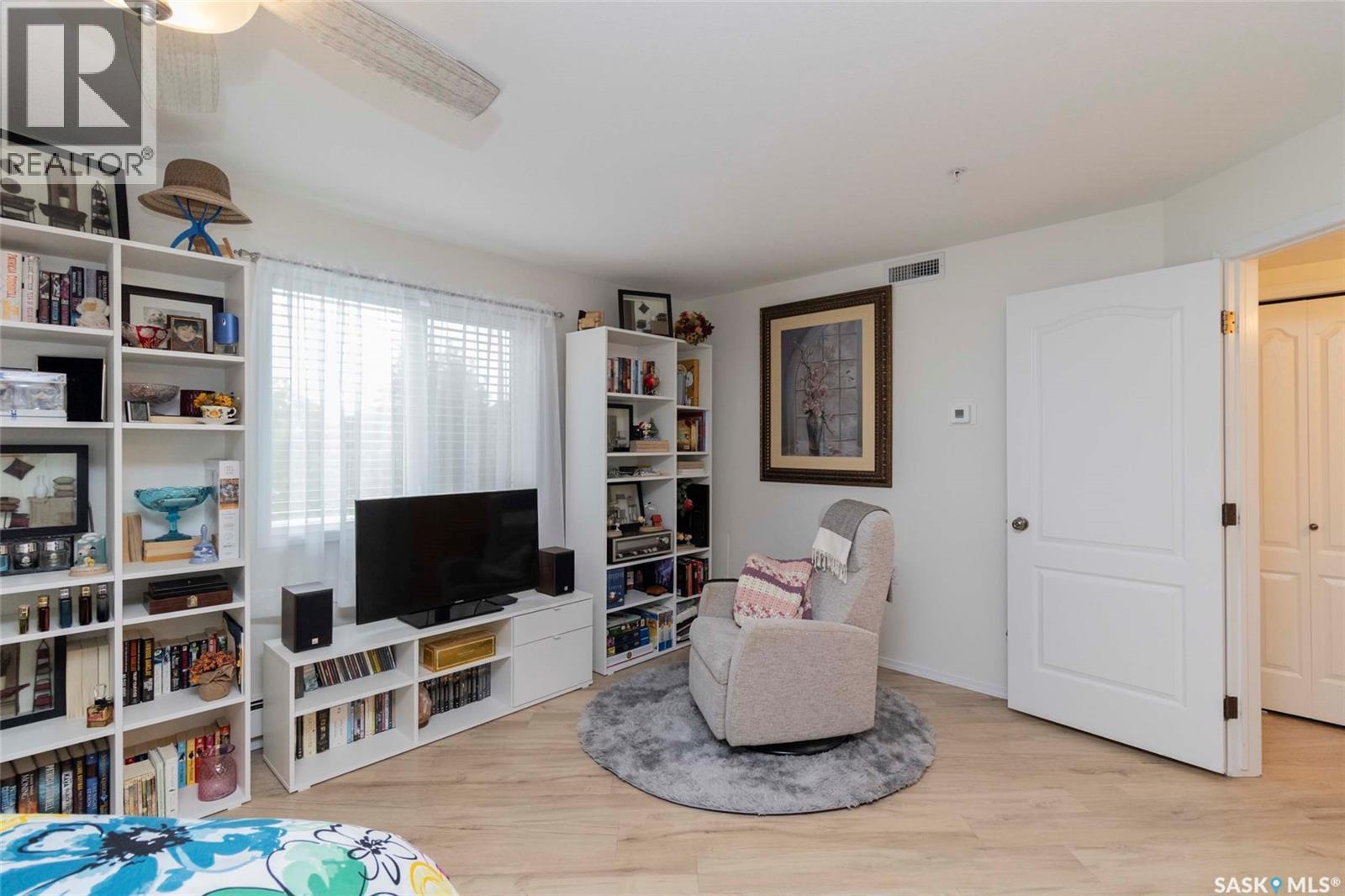 Single Family House High rise for Sale in   Acadia DRIVE Saskatoon 