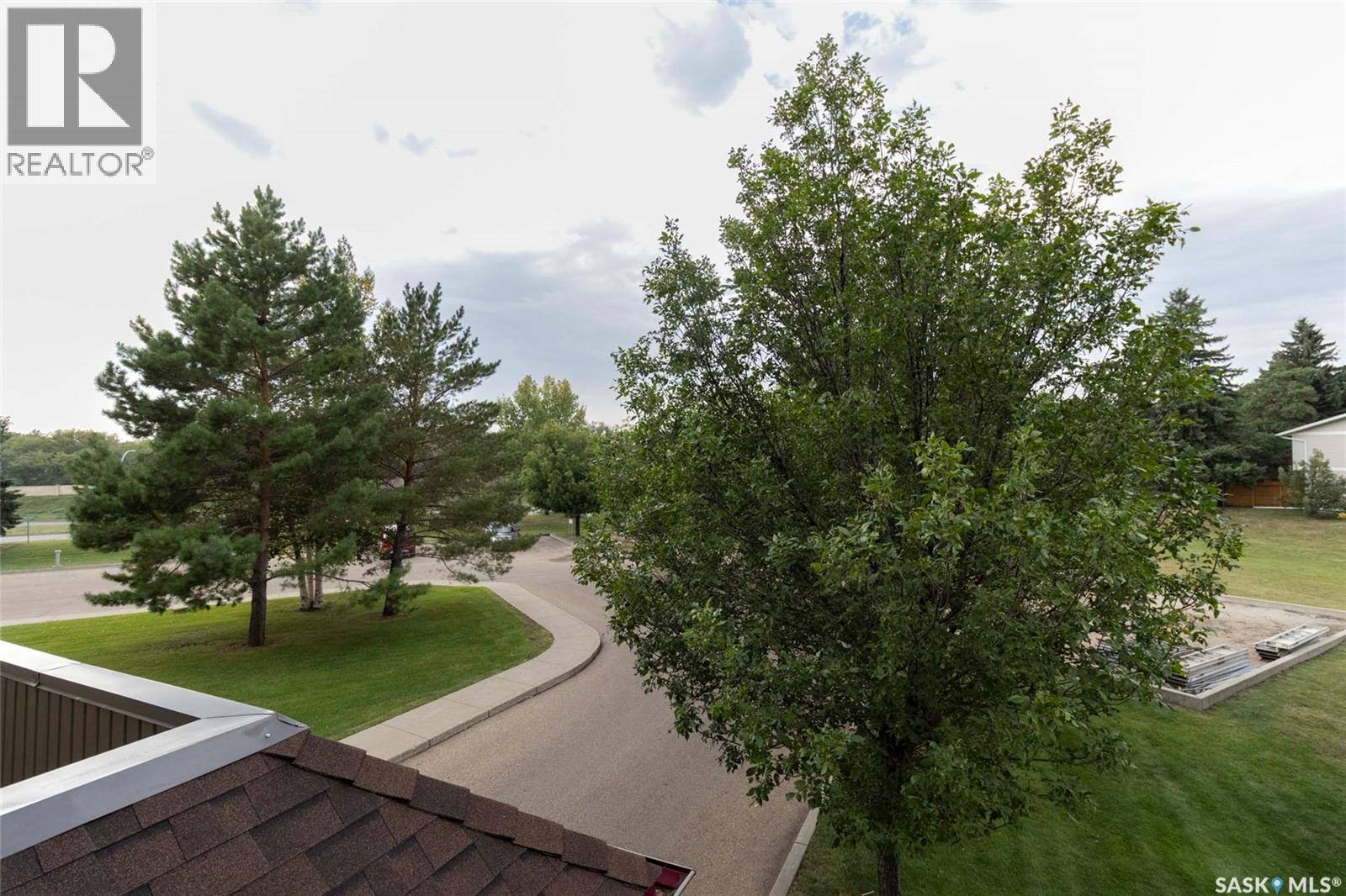 Single Family House High rise for Sale in   Acadia DRIVE Saskatoon 
