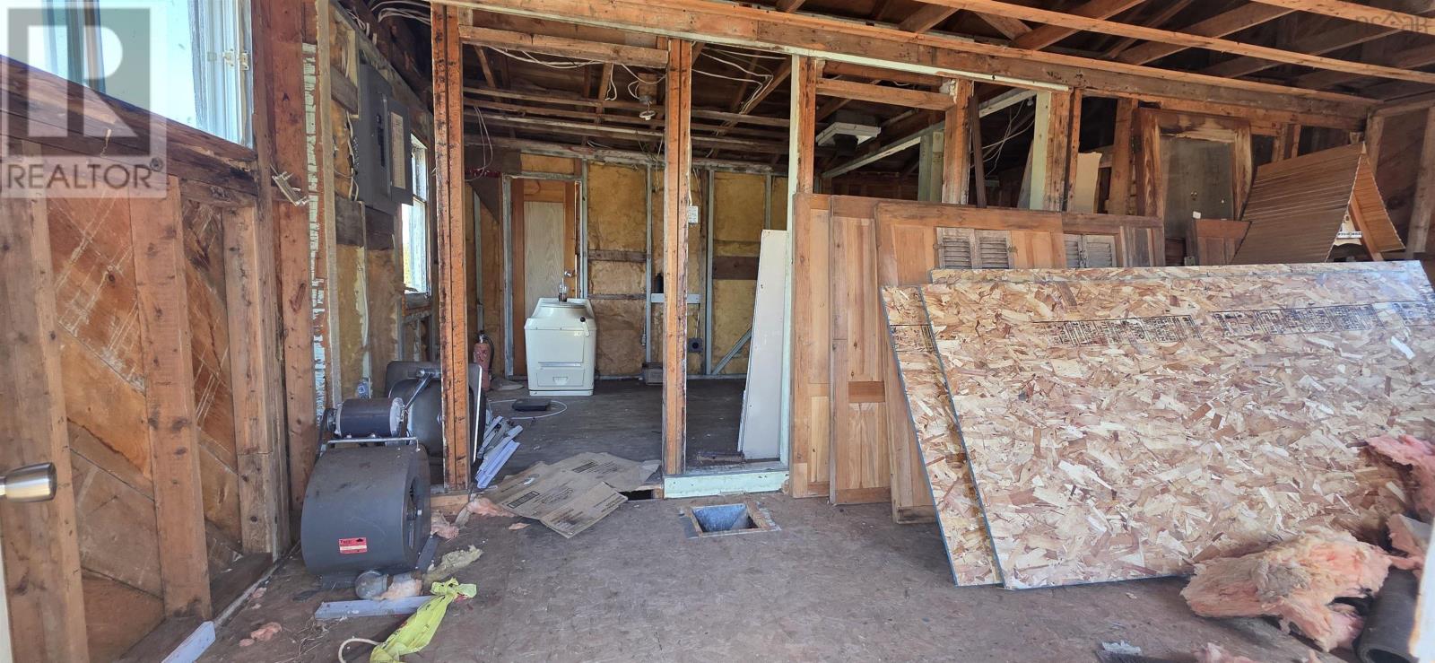 Property 4 of 49 of 85 101 Highway