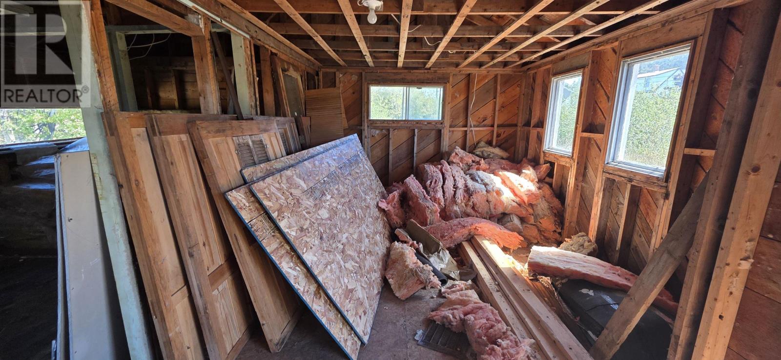 Property 5 of 49 of 85 101 Highway