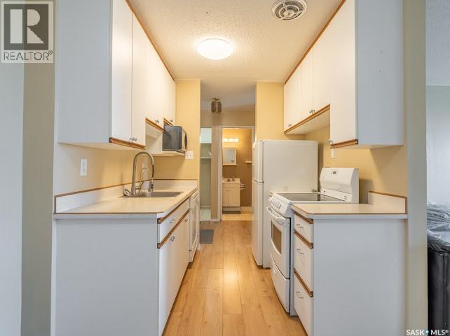 Single Family House High rise for Sale in   Rae STREET Regina 
