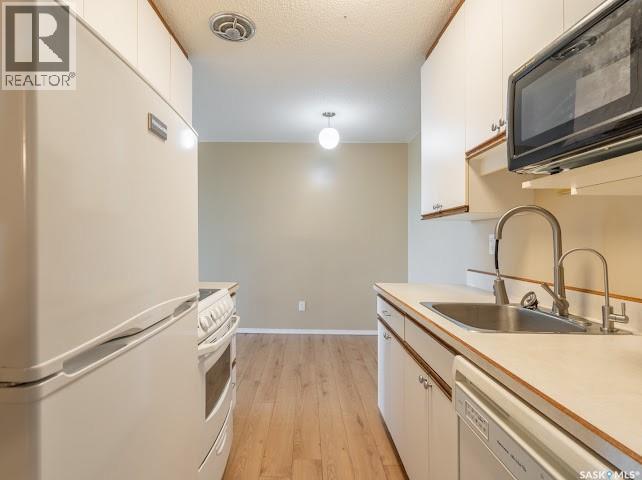 Single Family House High rise for Sale in   Rae STREET Regina 