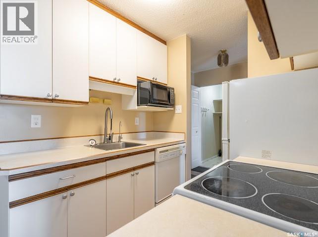 Single Family House High rise for Sale in   Rae STREET Regina 