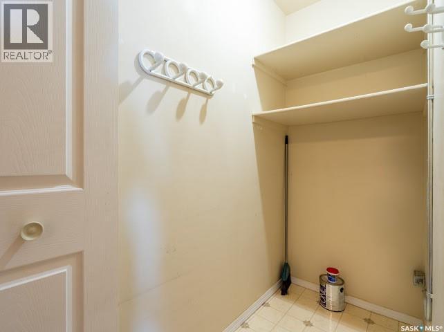 Single Family House High rise for Sale in   Rae STREET Regina 