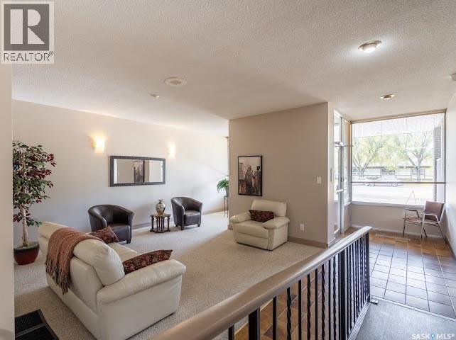 Single Family House High rise for Sale in   Rae STREET Regina 