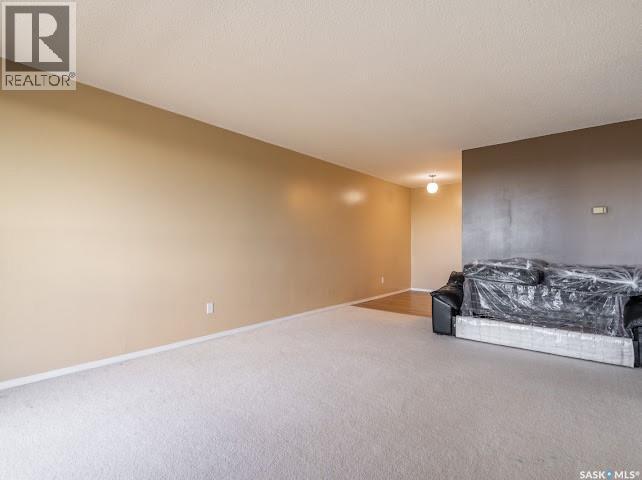 Single Family House High rise for Sale in   Rae STREET Regina 