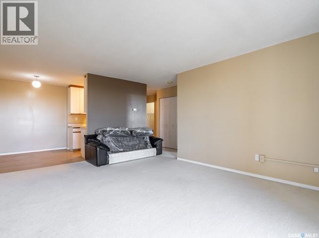Single Family House High rise for Sale in   Rae STREET Regina 