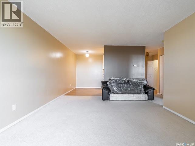 Single Family House High rise for Sale in   Rae STREET Regina 