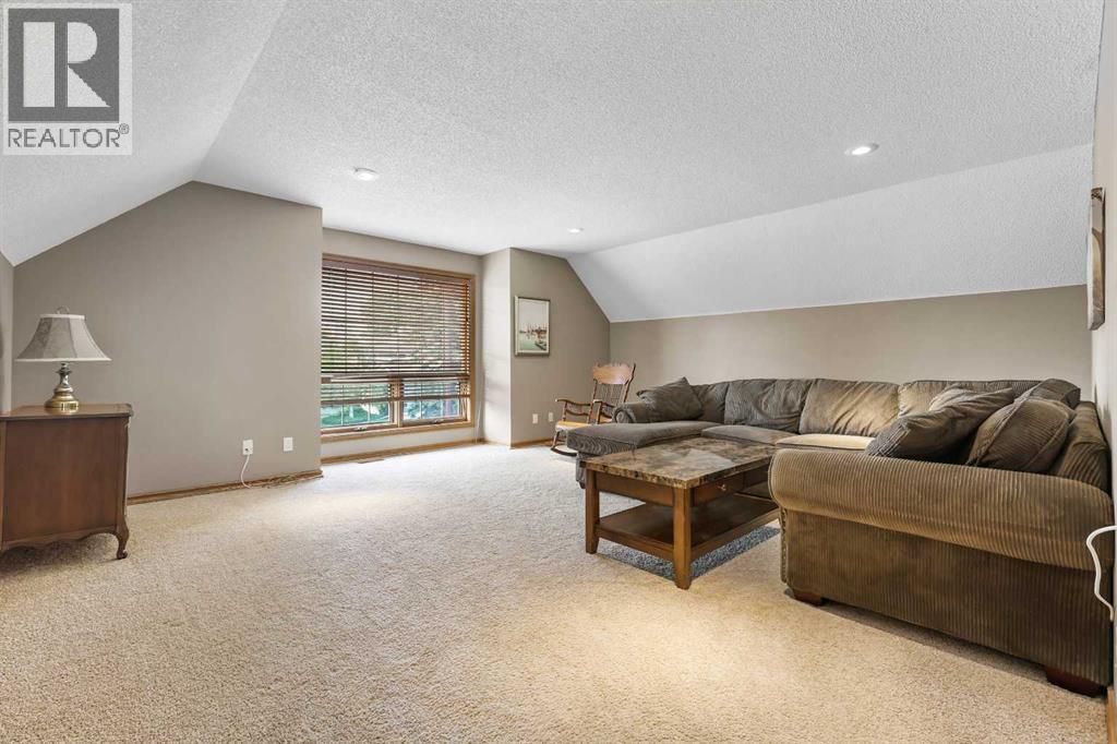 Single Family House for Sale in  Douglas Woods Court SE Douglasdale/Glen Calgary 
