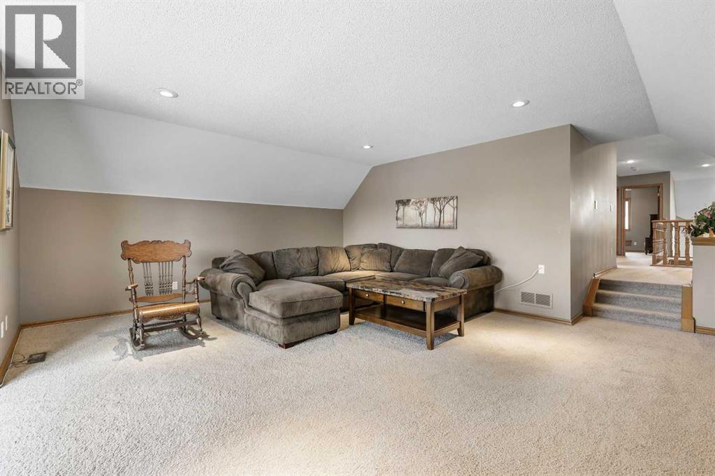 Single Family House for Sale in  Douglas Woods Court SE Douglasdale/Glen Calgary 