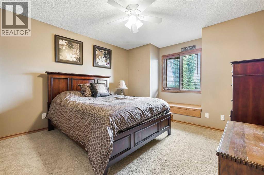 Single Family House for Sale in  Douglas Woods Court SE Douglasdale/Glen Calgary 