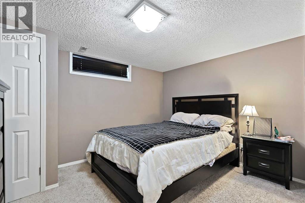 Single Family House for Sale in  Douglas Woods Court SE Douglasdale/Glen Calgary 