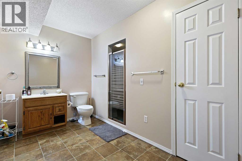 Single Family House for Sale in  Douglas Woods Court SE Douglasdale/Glen Calgary 