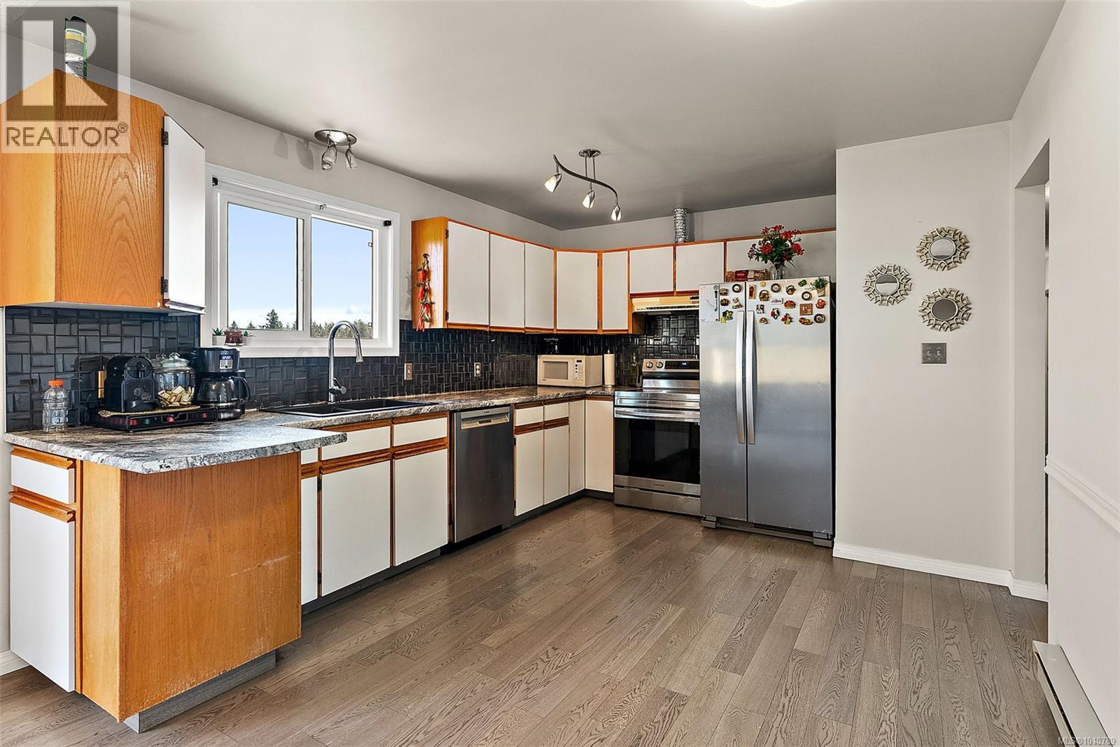 2475 Skedans Rd, Langford