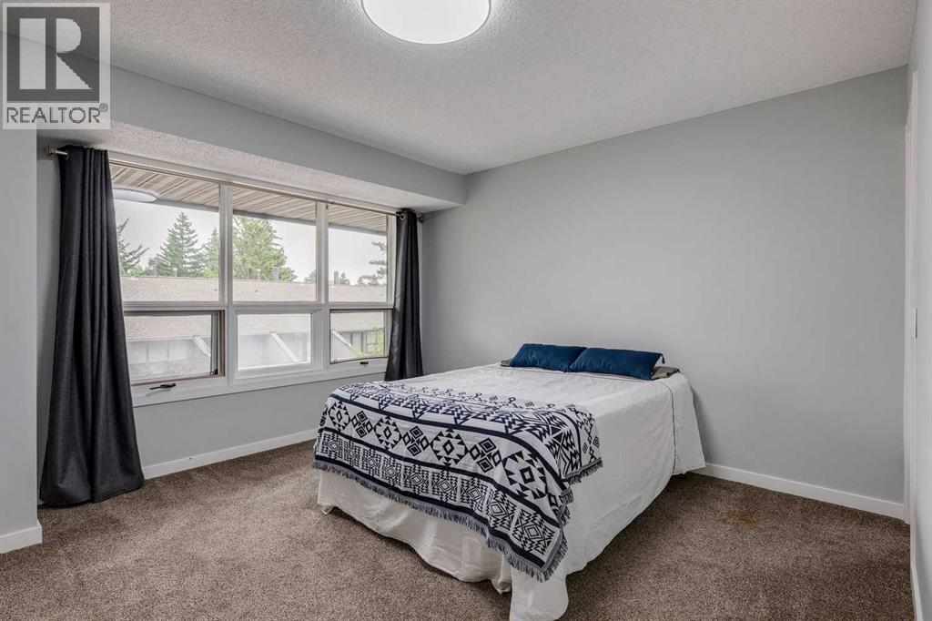 Single Family House for Sale in   Dalton Drive NW Dalhousie Calgary 