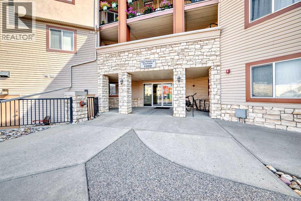 505 Railway Street West, Cochrane