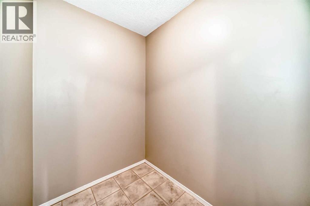 505 Railway Street West, Cochrane