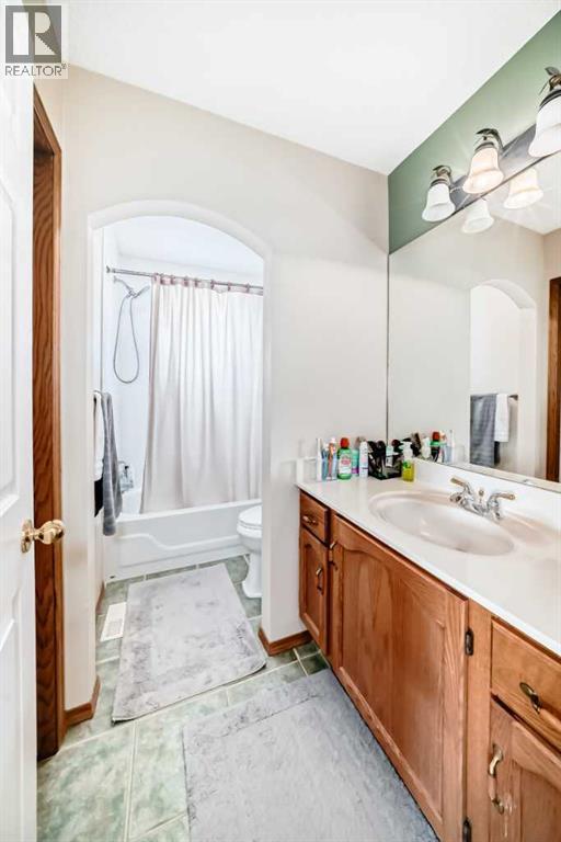 Single Family House for Sale in  Covette Bay NE Coventry Hills Calgary 