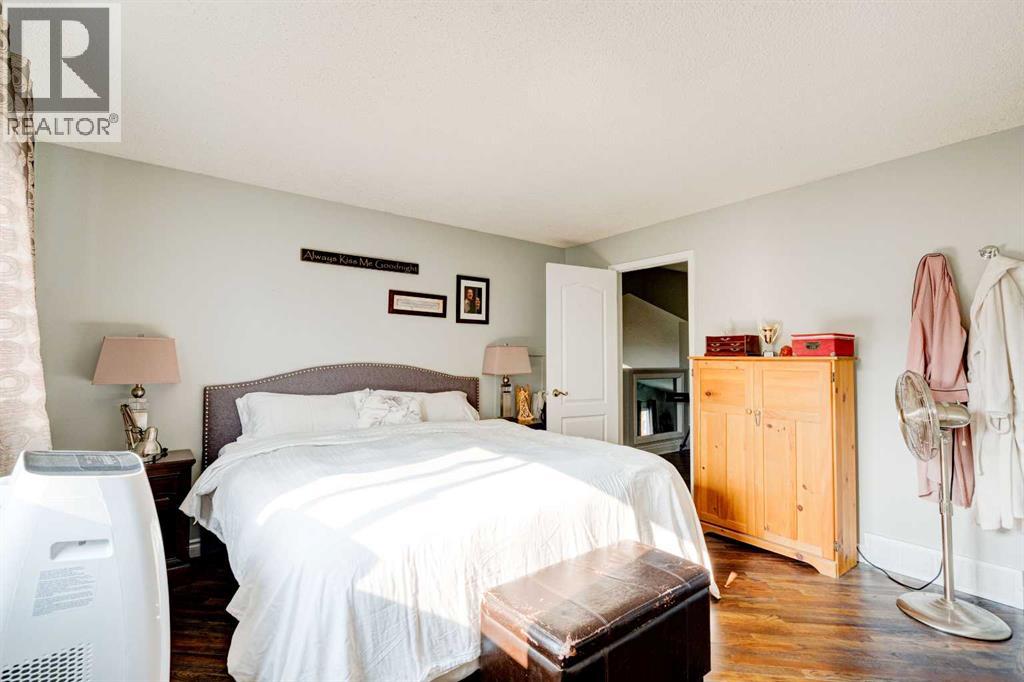 Single Family House for Sale in  Mckinley Place SE McKenzie Lake Calgary 