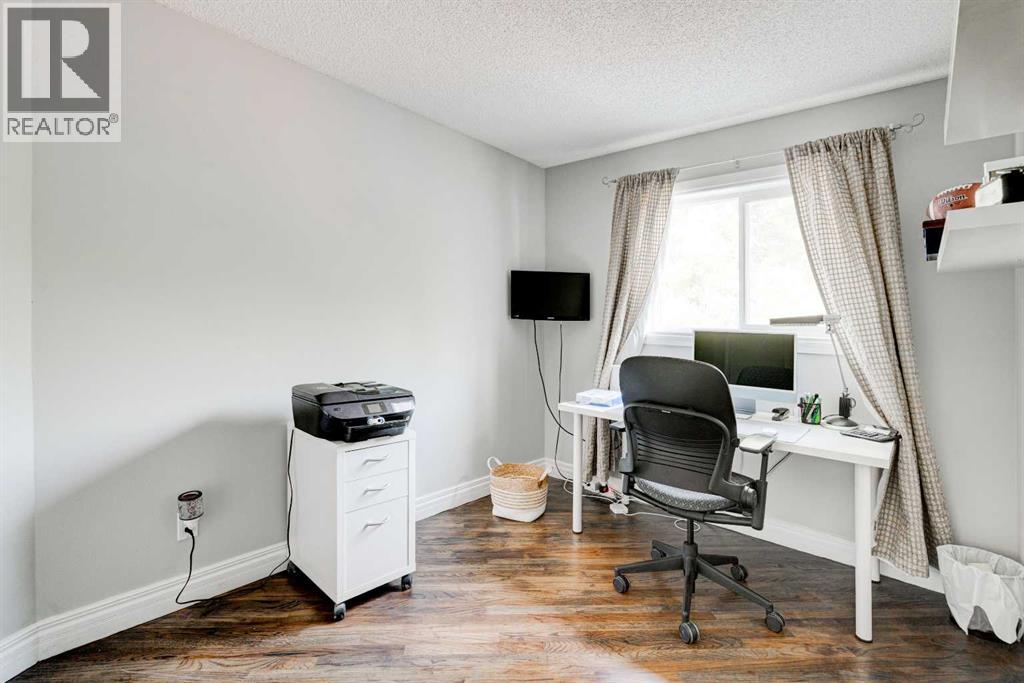 Single Family House for Sale in  Mckinley Place SE McKenzie Lake Calgary 