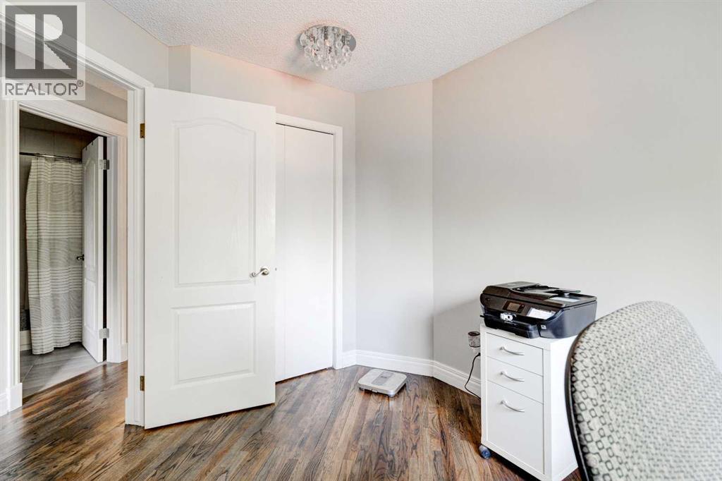 Single Family House for Sale in  Mckinley Place SE McKenzie Lake Calgary 