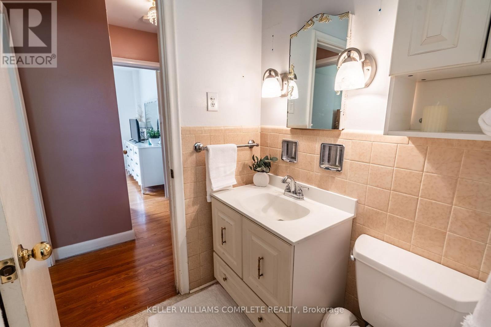 Single Family House for Sale in  BRUCEDALE AVENUE E Hamilton (Sherwood) 