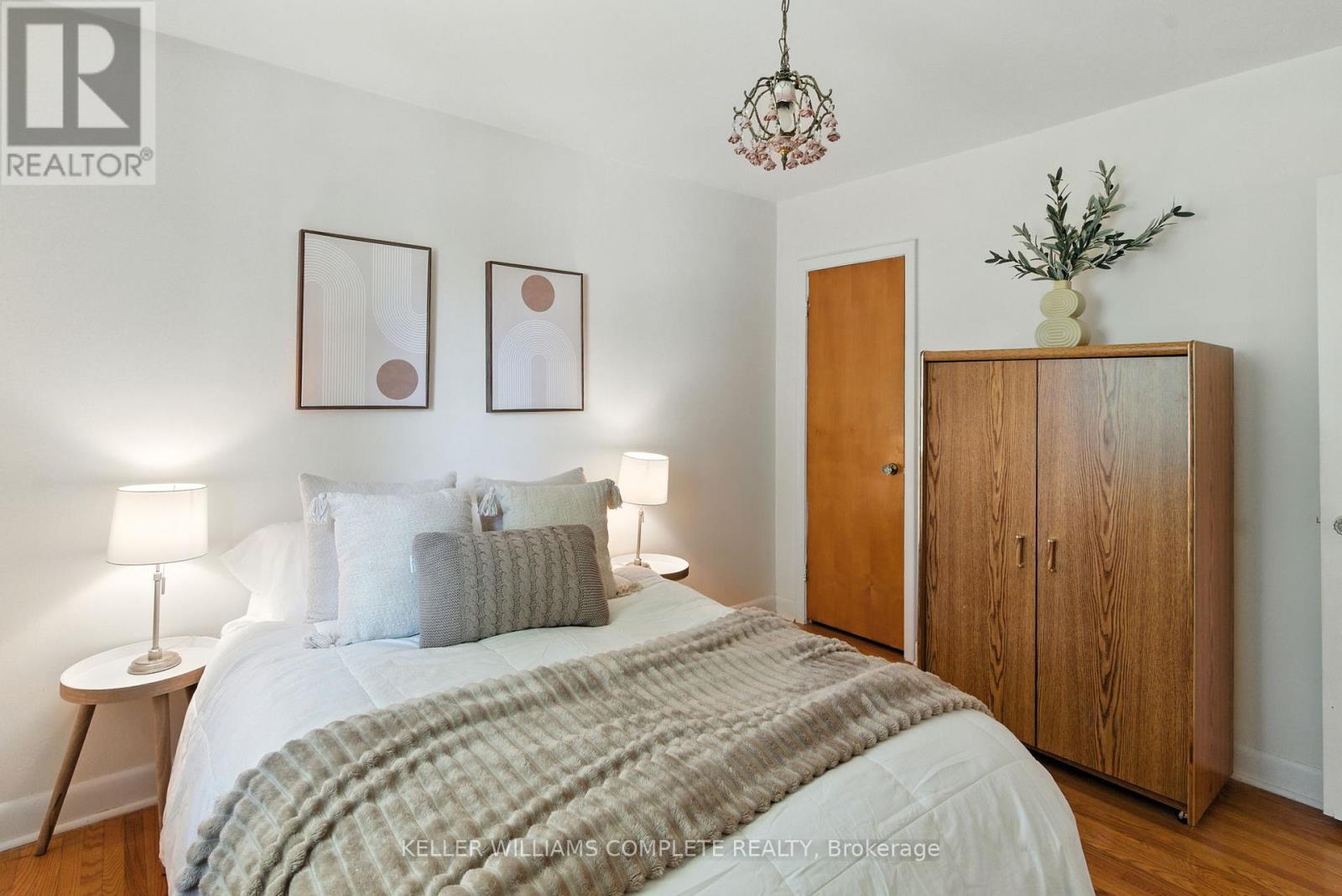Single Family House for Sale in  BRUCEDALE AVENUE E Hamilton (Sherwood) 