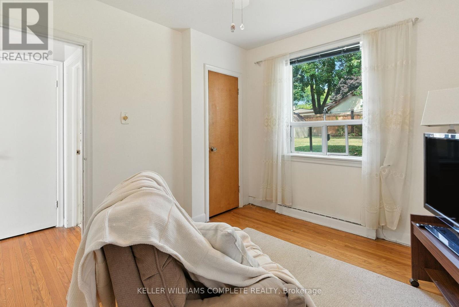 Single Family House for Sale in  BRUCEDALE AVENUE E Hamilton (Sherwood) 