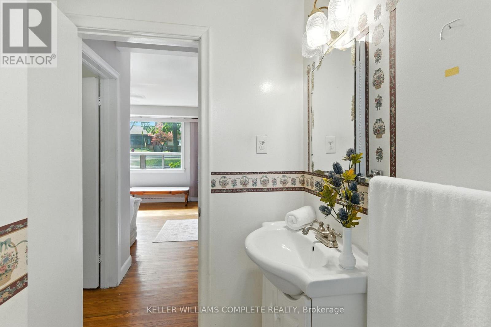 Single Family House for Sale in  BRUCEDALE AVENUE E Hamilton (Sherwood) 