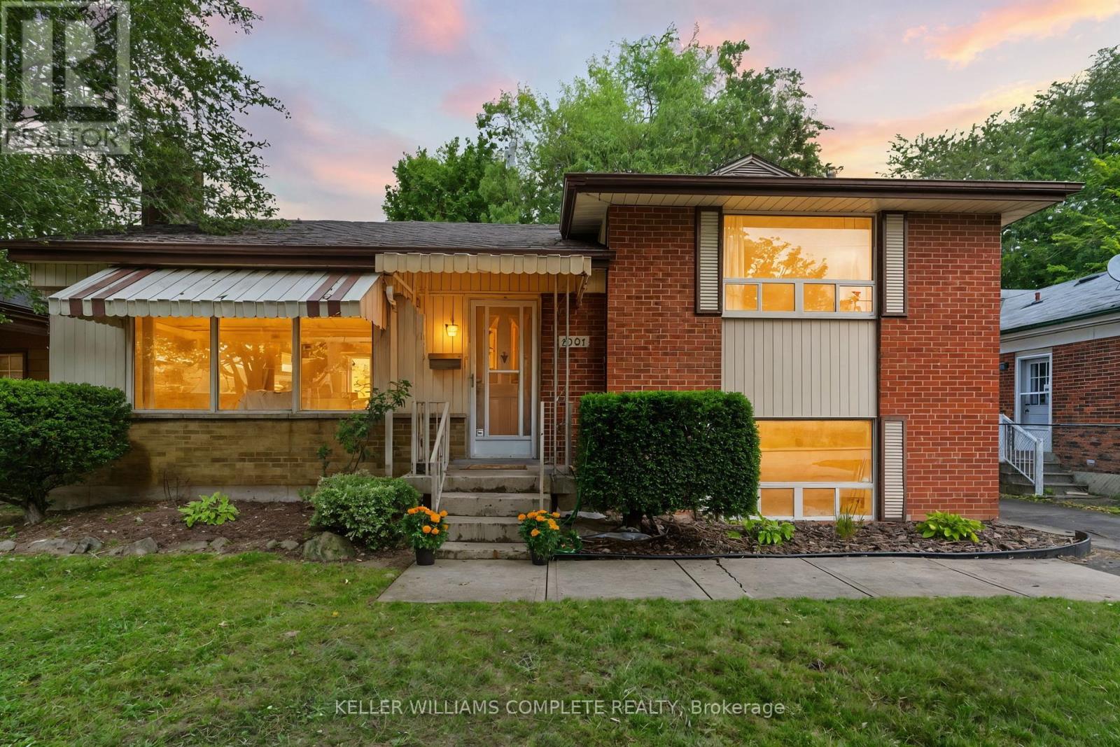 Single Family House for Sale in  BRUCEDALE AVENUE E Hamilton (Sherwood) 