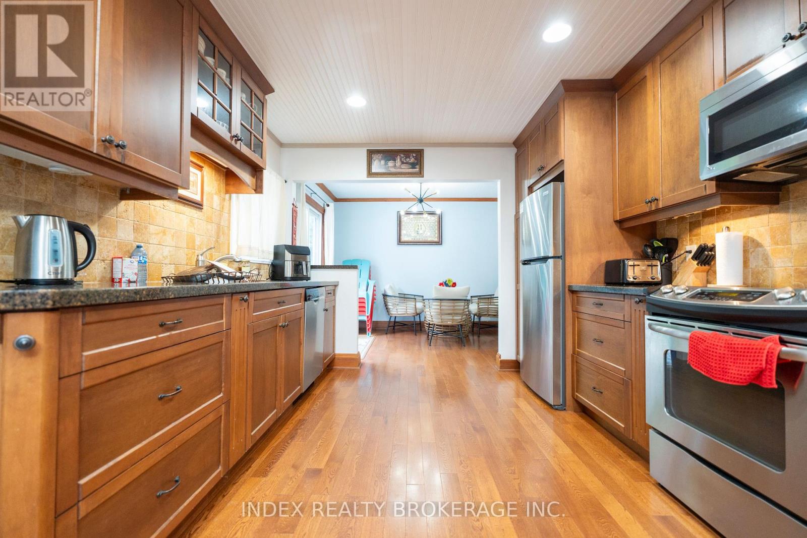 1073 KENT AVENUE E - 17