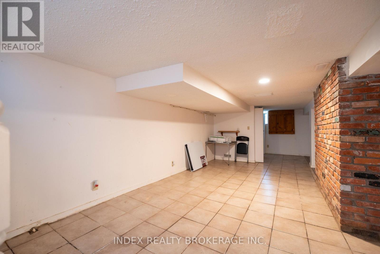 1073 KENT AVENUE E - 40