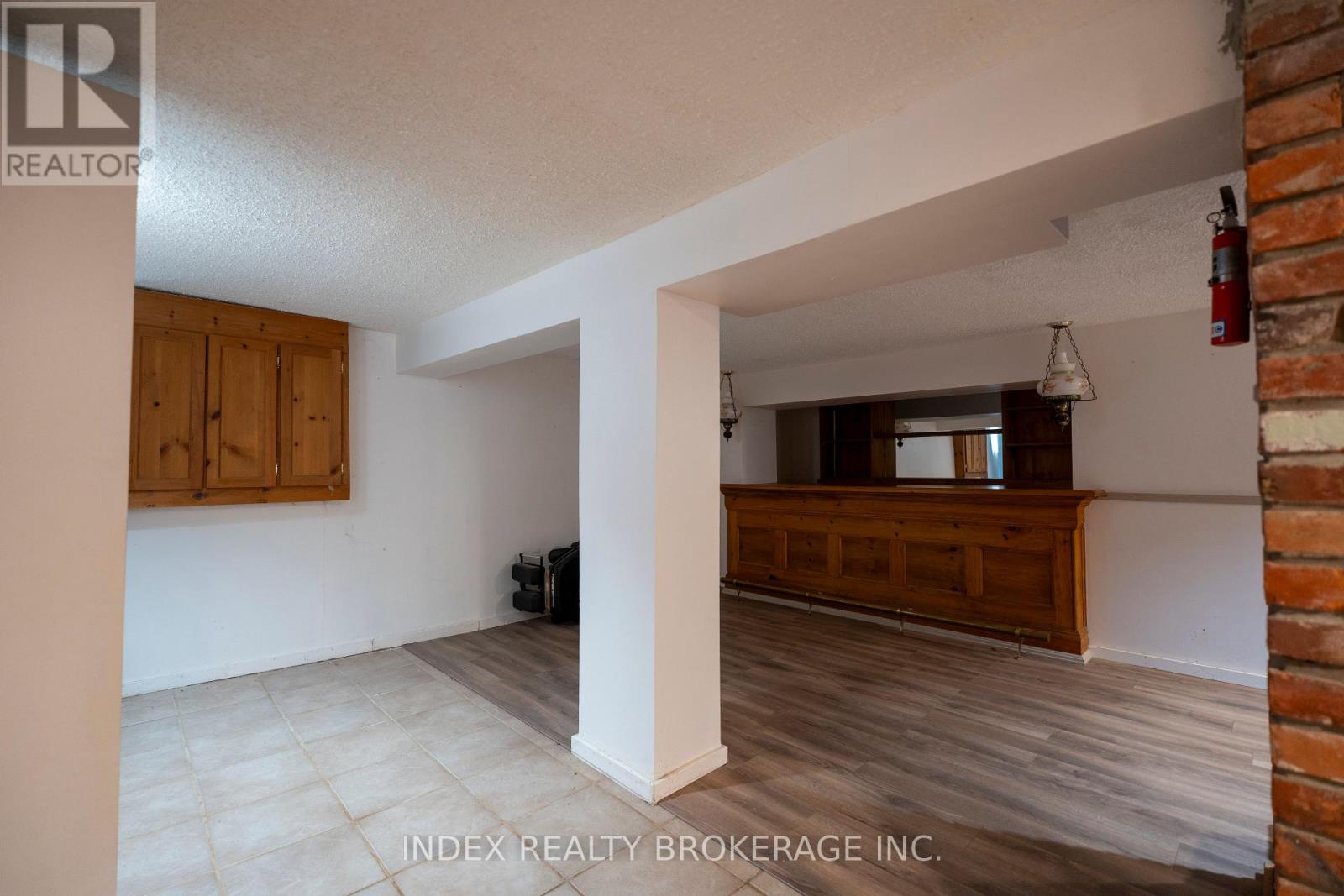 1073 KENT AVENUE E - 43