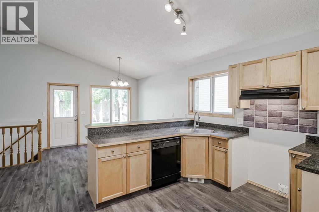 Single Family House 4 Level for Sale in  Panatella Drive NW Panorama Hills Calgary 