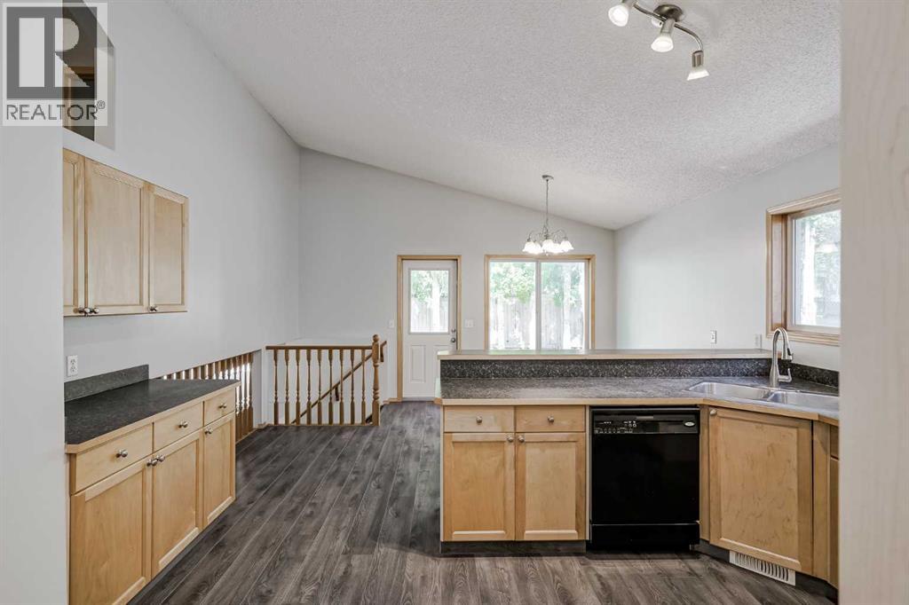 Single Family House 4 Level for Sale in  Panatella Drive NW Panorama Hills Calgary 