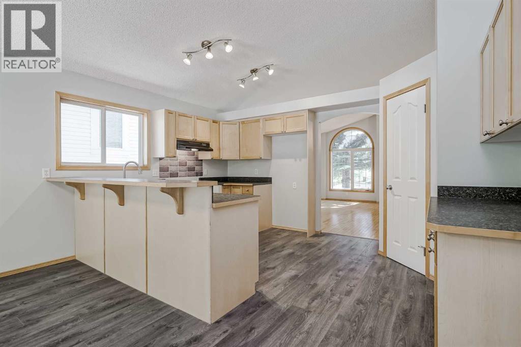 Single Family House 4 Level for Sale in  Panatella Drive NW Panorama Hills Calgary 