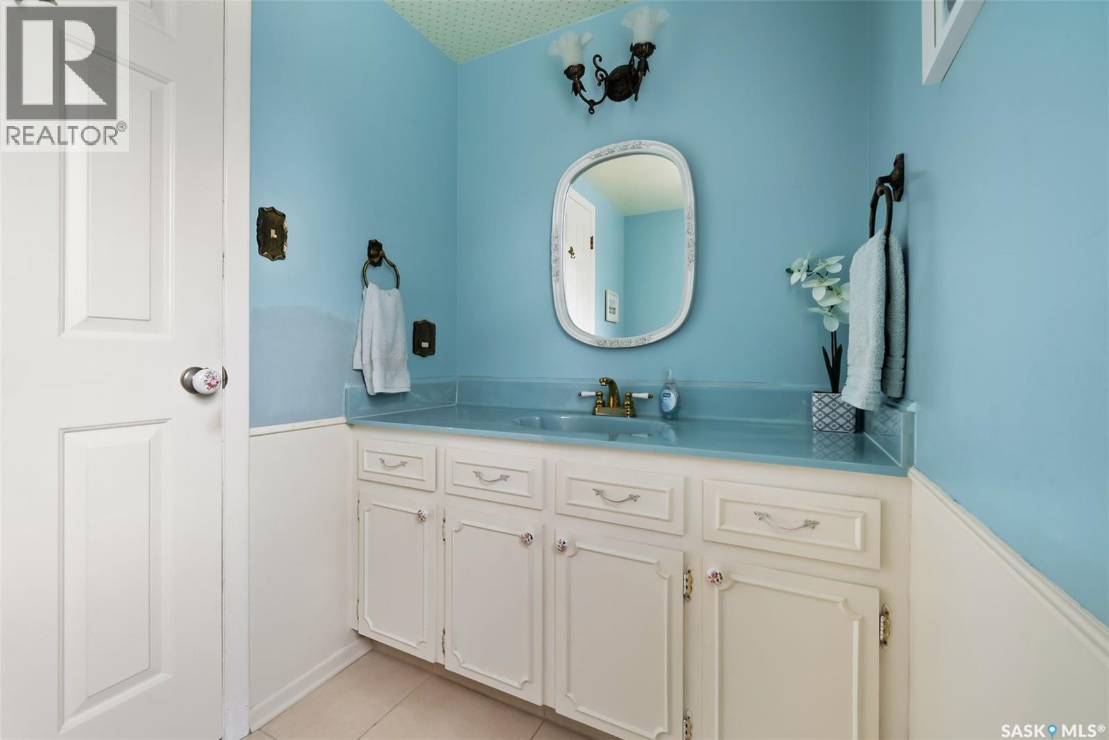 Single Family House 2 Level for Sale in  Lowry PLACE Regina 