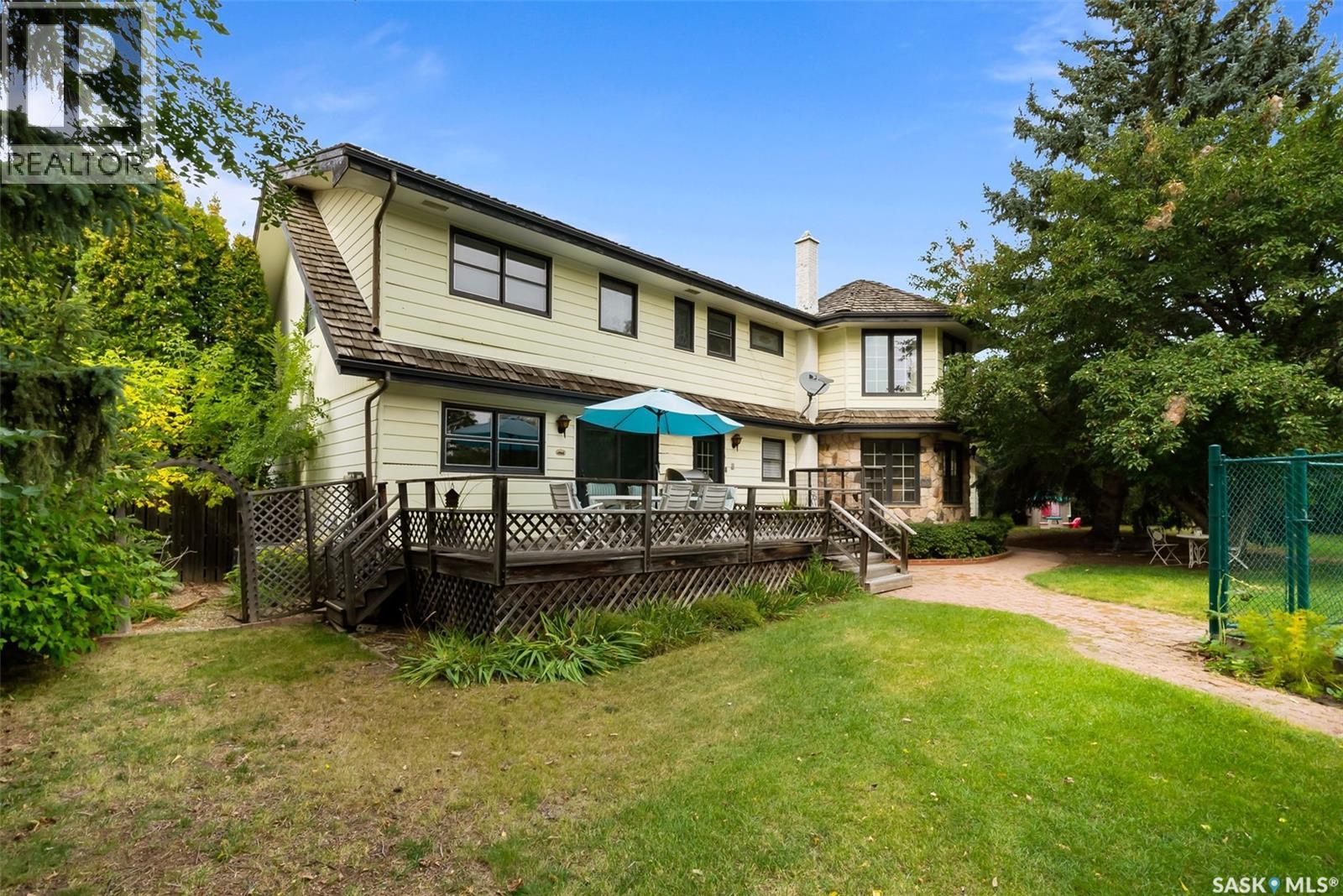 Single Family House 2 Level for Sale in  Lowry PLACE Regina 