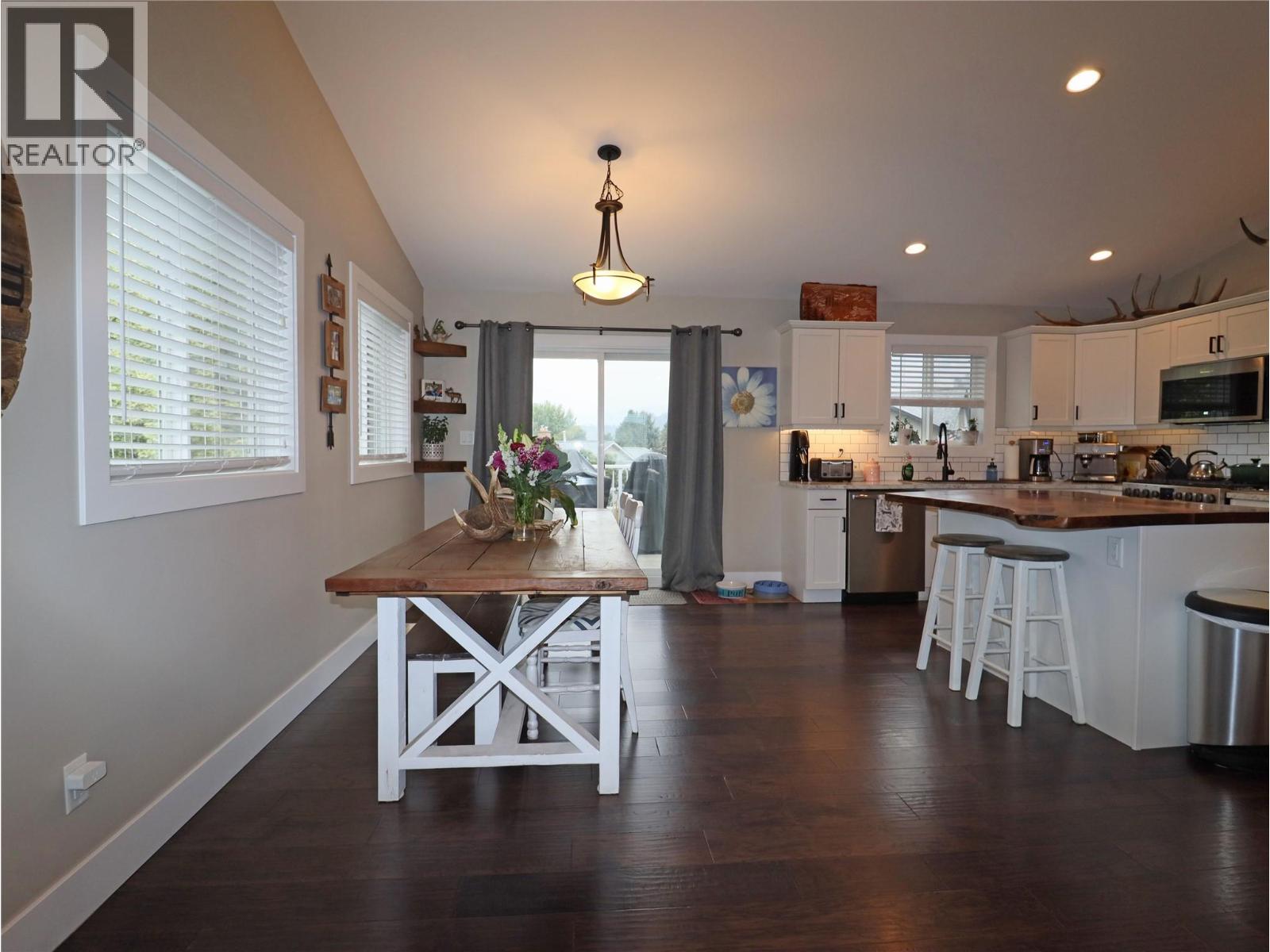 251 GOLDEN Way, Grand Forks