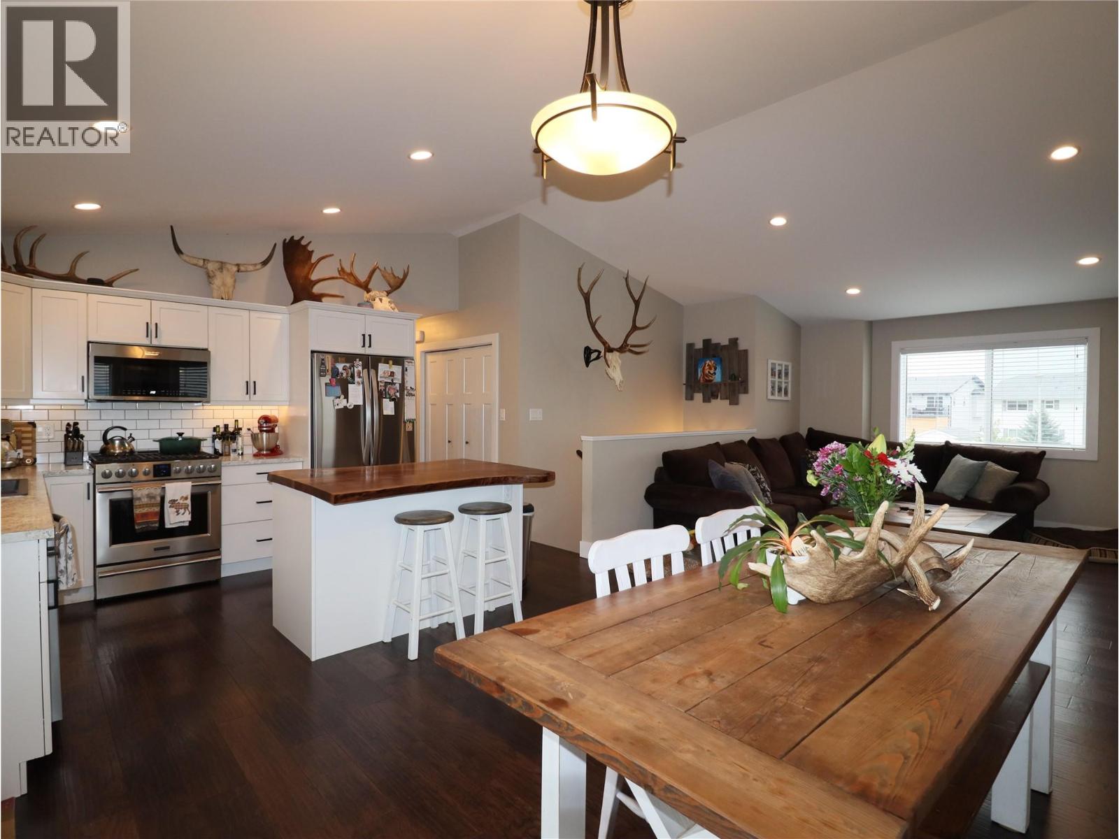 251 GOLDEN Way, Grand Forks