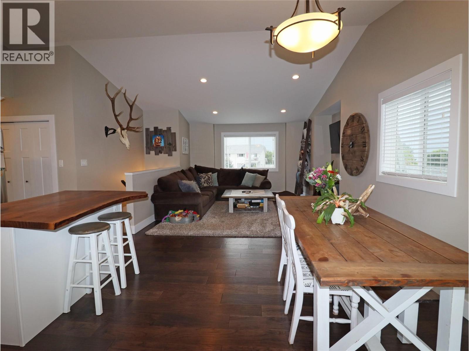 251 GOLDEN Way, Grand Forks