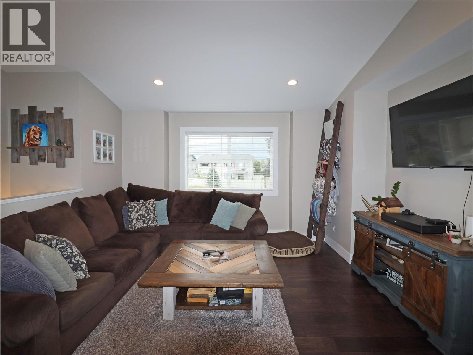 251 GOLDEN Way, Grand Forks