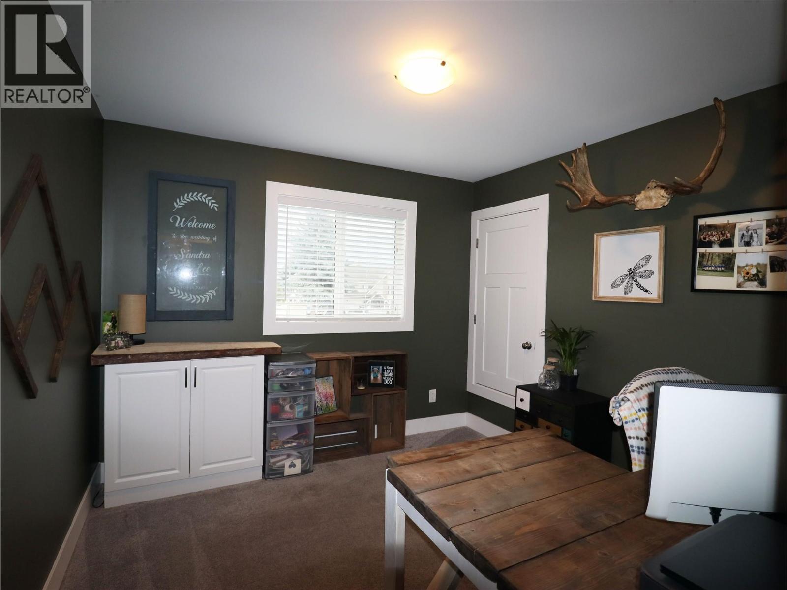 251 GOLDEN Way, Grand Forks