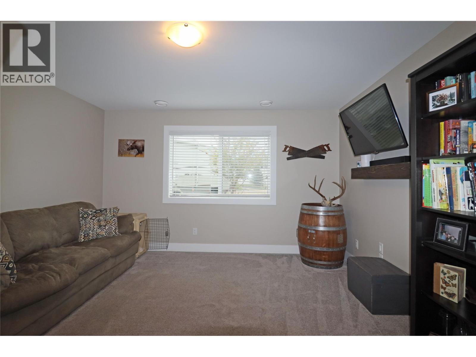 251 GOLDEN Way, Grand Forks