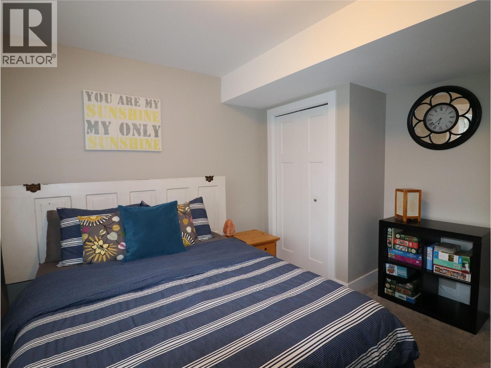 251 GOLDEN Way, Grand Forks