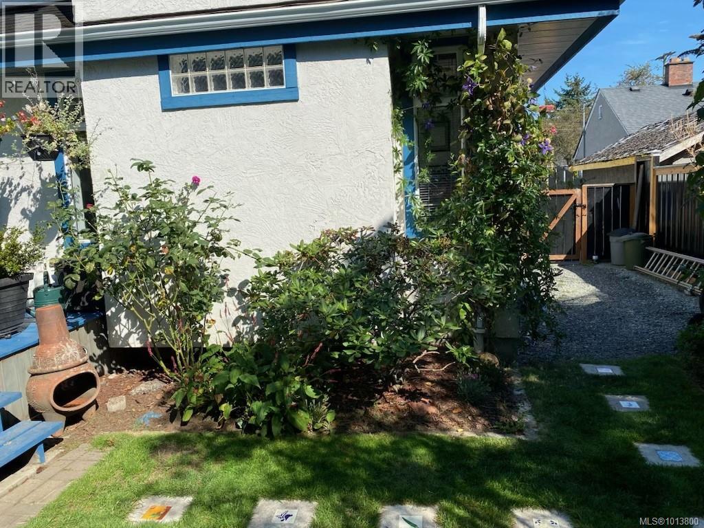2328 Shakespeare St, Victoria