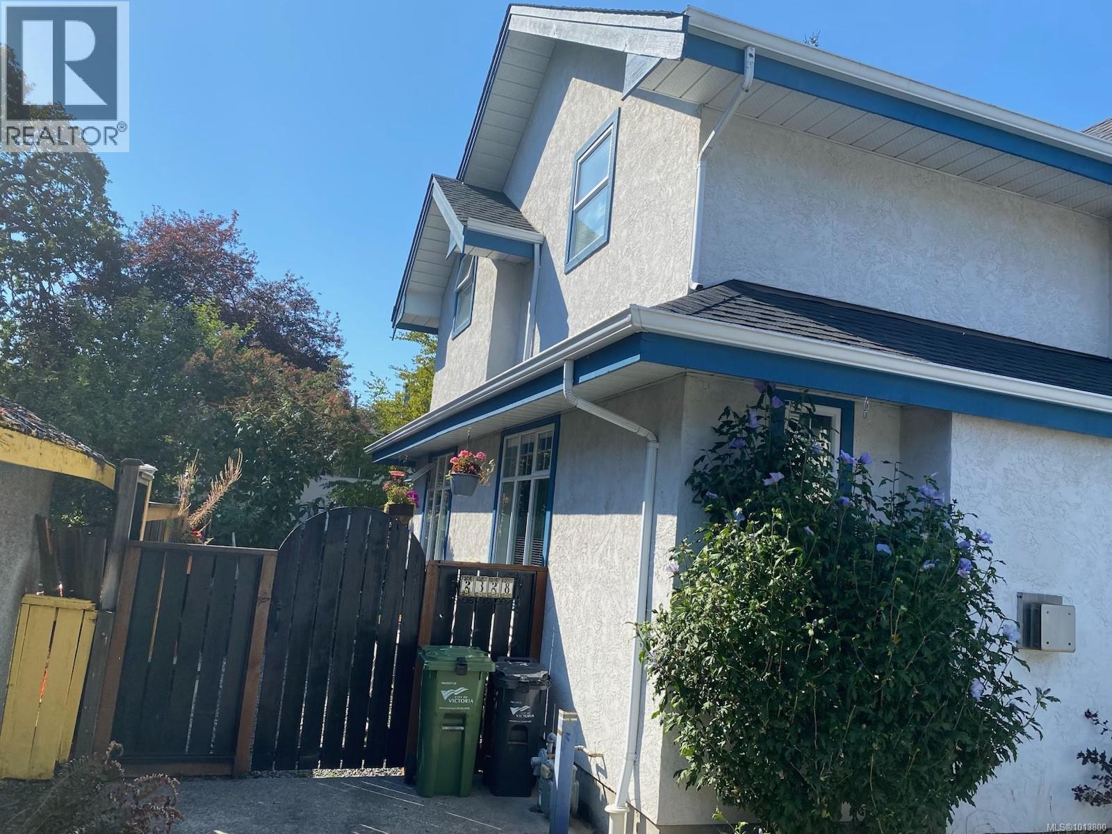 2328 Shakespeare St, Victoria