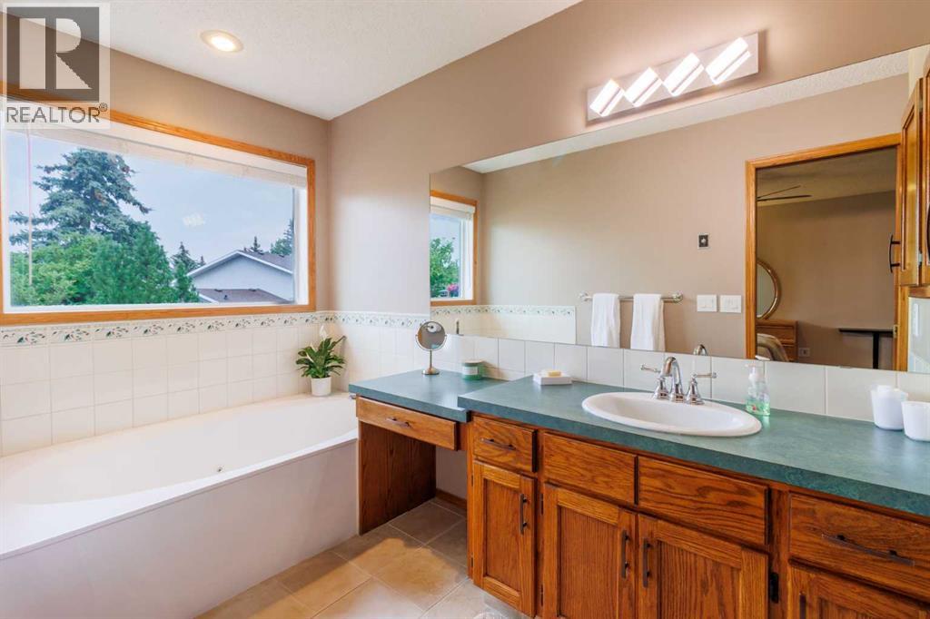 Single Family House 4 Level for Sale in  Macewan Ridge Gate NW MacEwan Glen Calgary 
